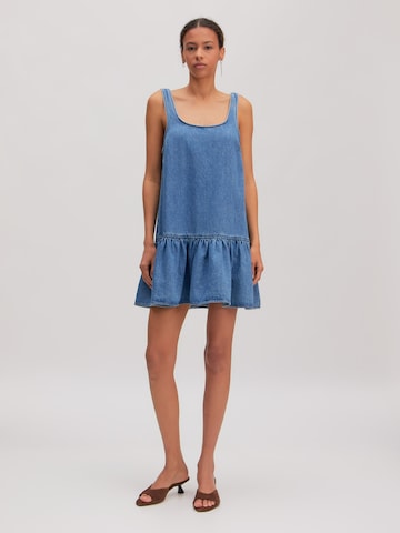 Rochie 'Inka' de la EDITED pe albastru: față