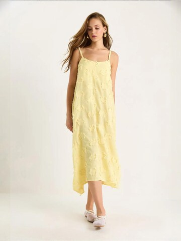 Bianco Lucci - Vestido de verão em amarelo