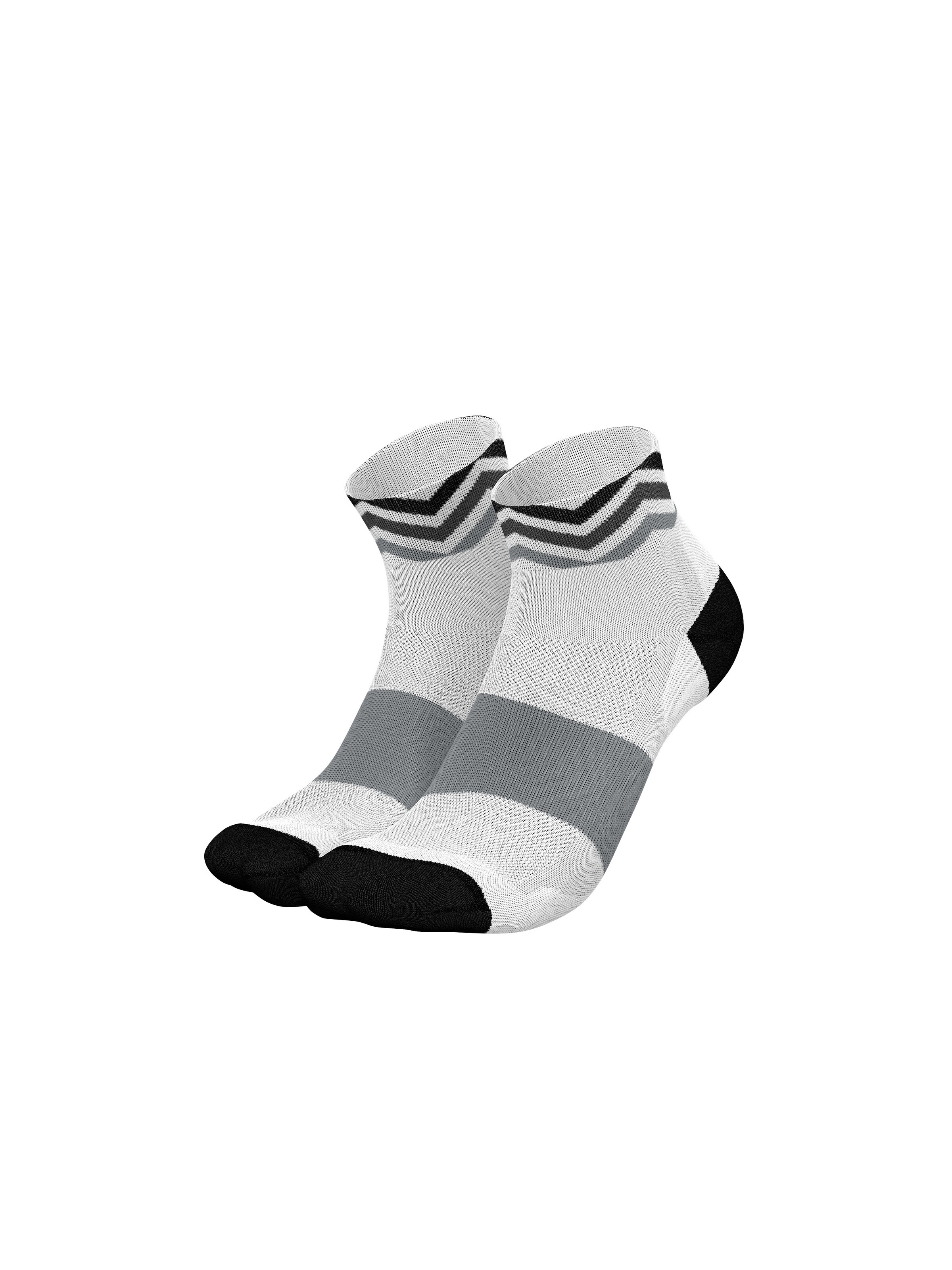 INCYLENCE Athletic Socks 'WAVES SHORT' in White: front