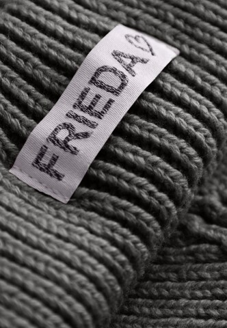 Frieda & Freddies NY Beanie in Grey