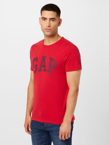 Coupe regular T-Shirt GAP en rouge : devant