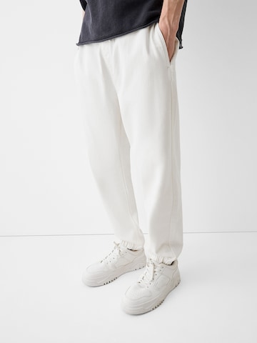 Bershka Tapered Jeans i hvid
