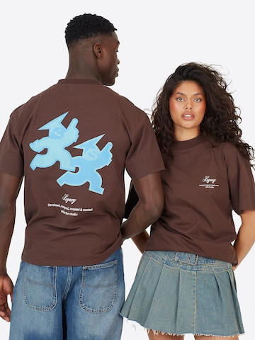 T-Shirt Legacy Studios en marron