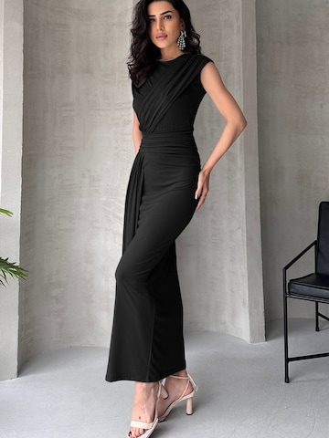 Trendyol Estélyi ruhák - fekete: elől