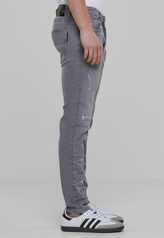 2Y Premium Tapered Jeans in Grau