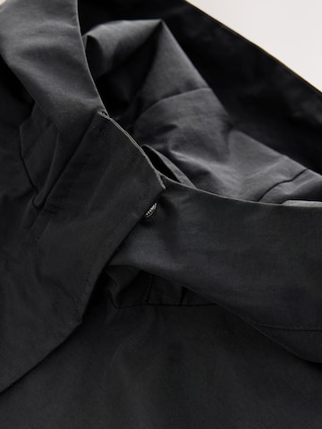 Next - Sobretudo em preto