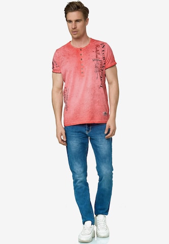 Rusty Neal T-Shirt mit seitlichem Druck in Rot