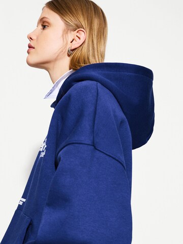 Bershka Sweatshirt i blå