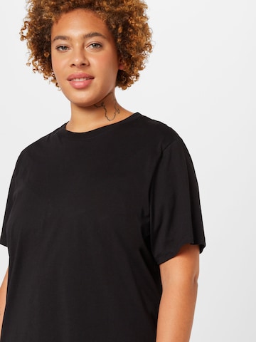 T-shirt 'RIA' PIECES Curve en noir