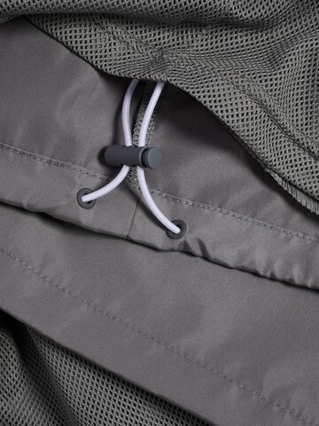 Hummel Outdoorjas in Grijs