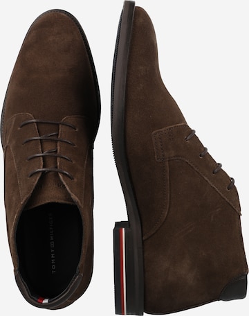 TOMMY HILFIGER Chukka Boots in Brown