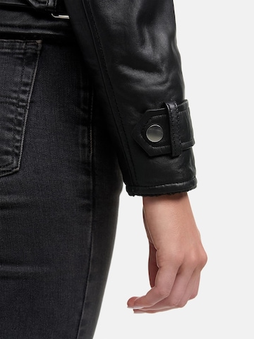 Tazzio Übergangsjacke 'F512' in Schwarz