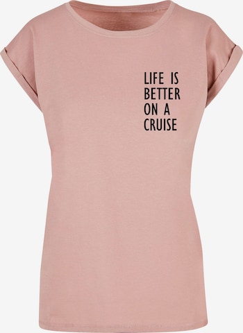 Merchcode T-Shirt 'Life Is Better' in Pink: predná strana