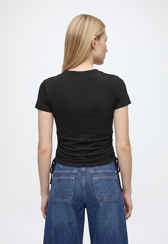 Tricou de la GAP pe negru