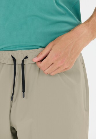 Virtus Regular Shorts 'Spier V3' in Braun