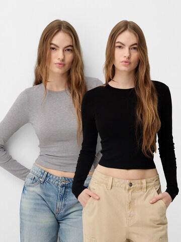 Bershka Koszulka w kolorze szary: przód