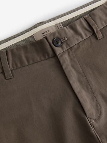 regular Pantaloni chino di Next in marrone