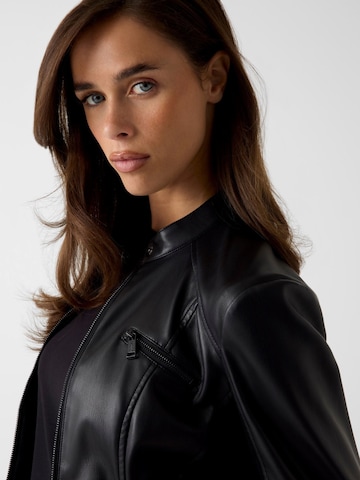 GUESS - Chaqueta de entretiempo 'W4YL04WE480' en negro