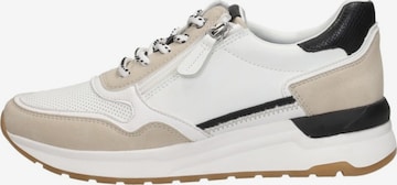 MARCO TOZZI Sportieve veterschoen 'Sneakers Laag' in Beige: voorkant