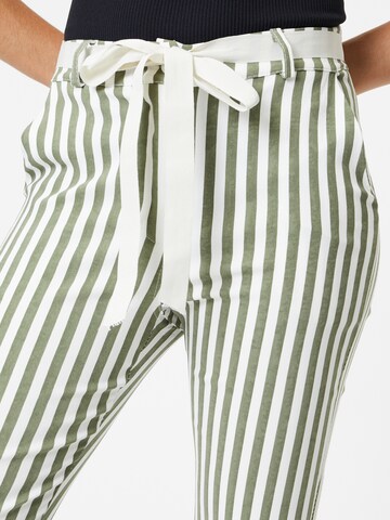 Slimfit Pantaloni 'Maya' de la ZABAIONE pe verde