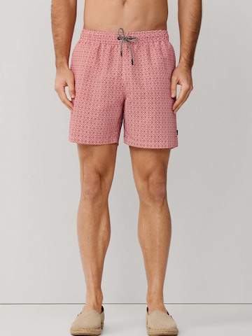 Shorts de bain 'Clay' Hackett London en rouge : devant