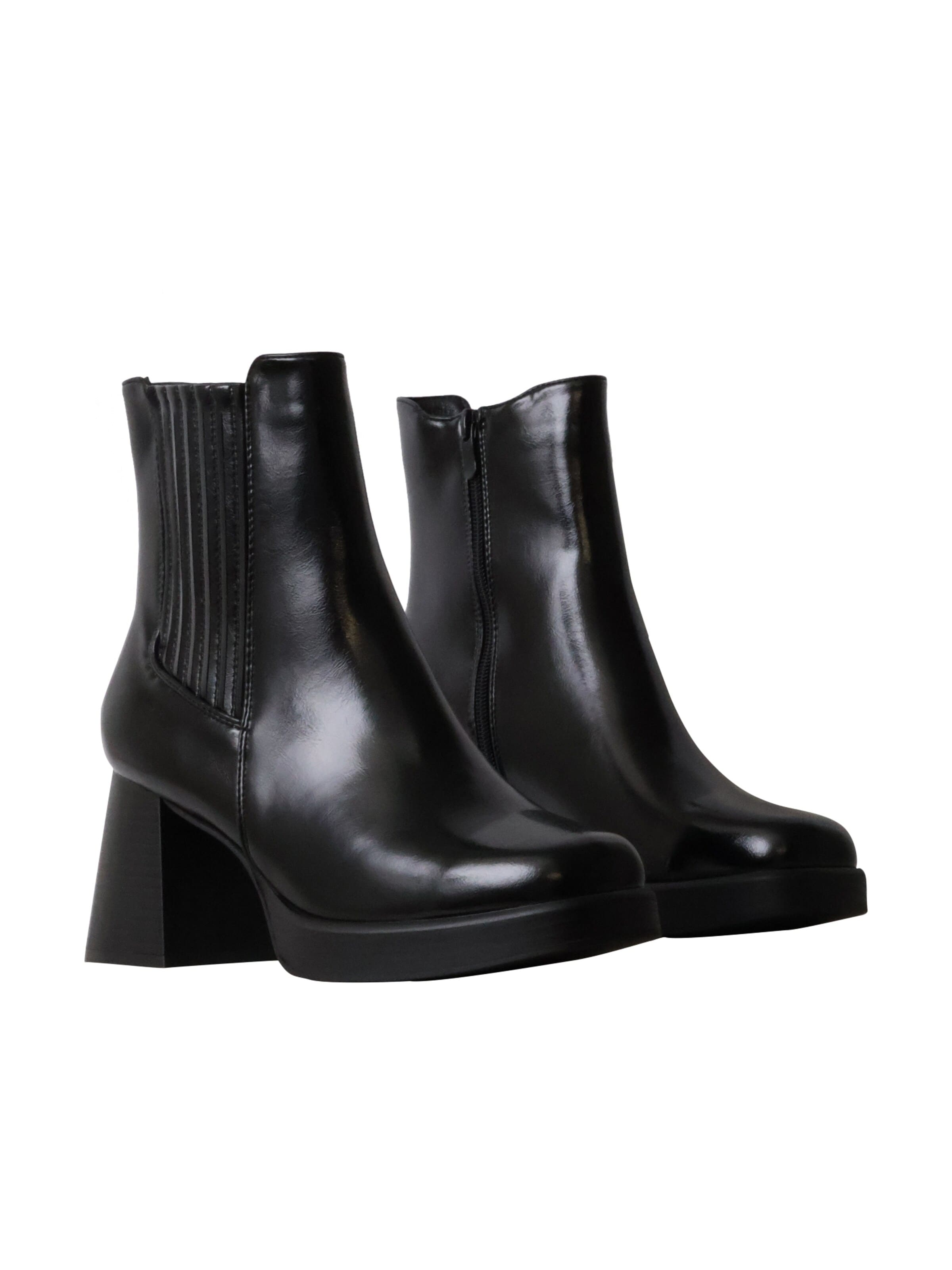 Ankle boots 'Stiefeletten mit Absatz' di Findlay in nero