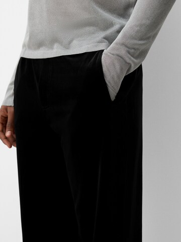 BershkaLoosefit Hlače - crna boja