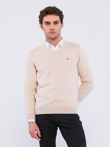 Basics and More Sweater ' Yandel ' in Beige: front