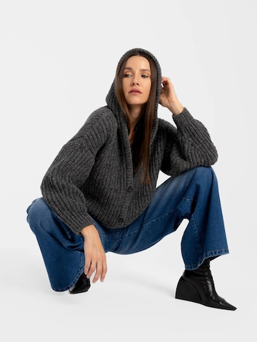 mandragora Sweater 'Roye' in Grey