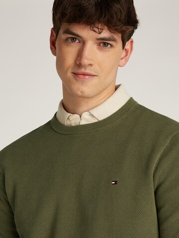 TOMMY HILFIGER Sweater 'ESSENTIAL' in Green