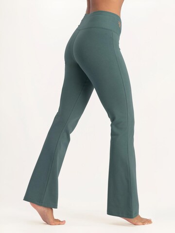 Urban Goddess Yoga & Activewear Flared Workout Pants 'Anandafied' in Green