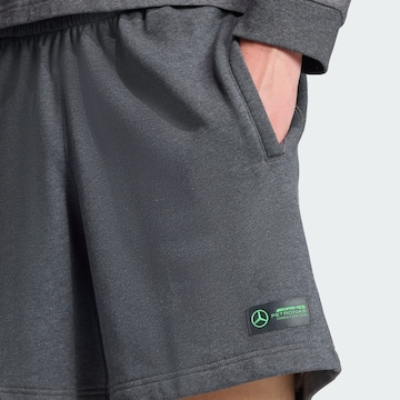 ADIDAS PERFORMANCE - Loosefit Pantalón deportivo 'Mercedes-Benz AMG Petronas Formula One Team' en gris