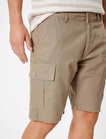 Koton Regular Shorts in Braun