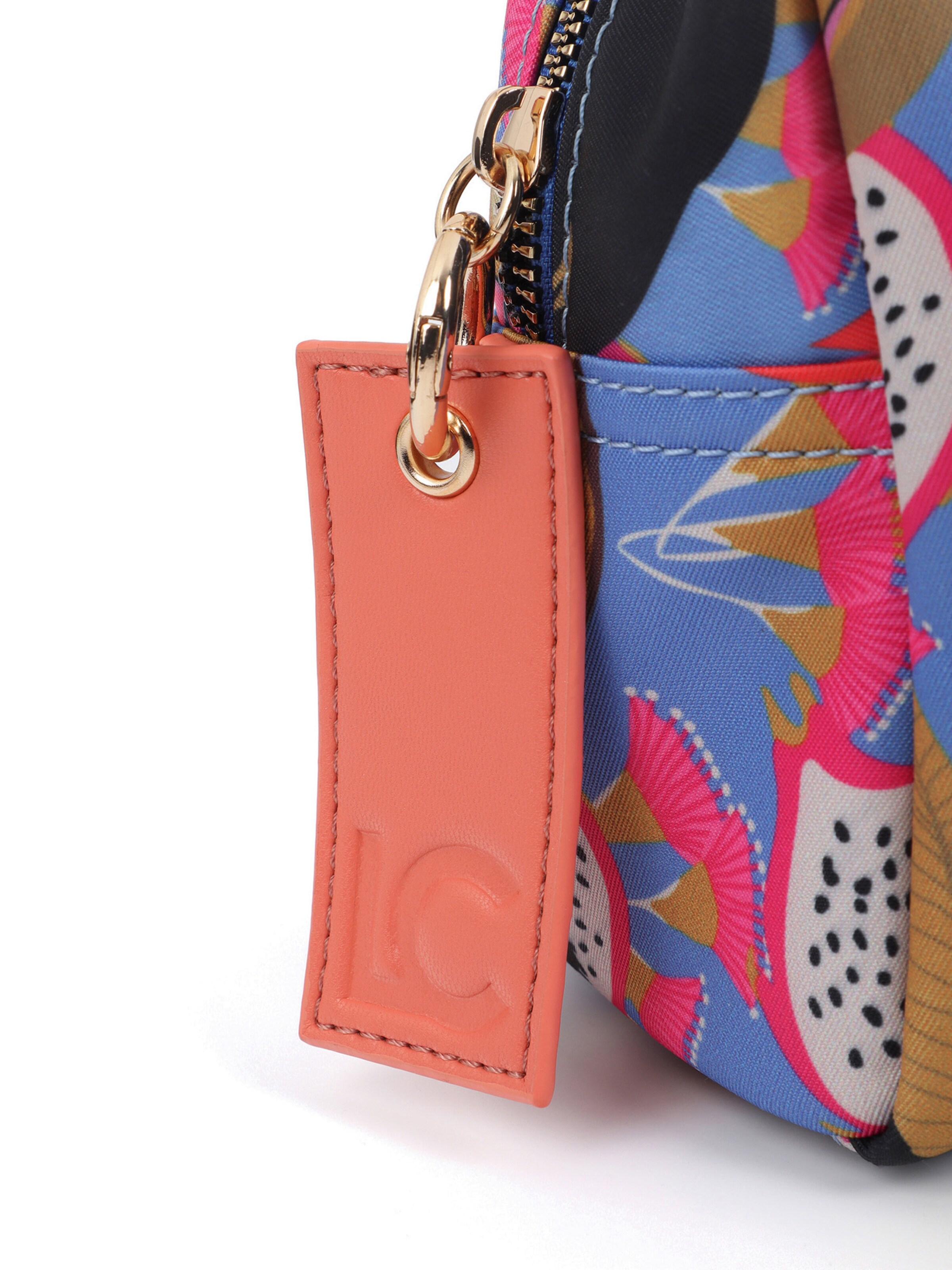 Lola Casademunt Νεσεσέρ σε μπλε