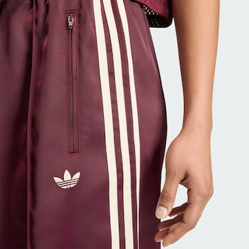 ADIDAS ORIGINALS - Loosefit Calças 'Firebird' em vermelho