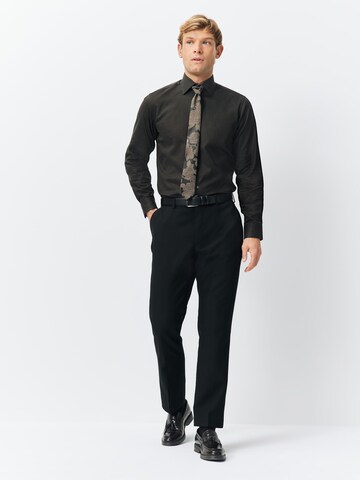 Coupe regular Chemise Next en gris