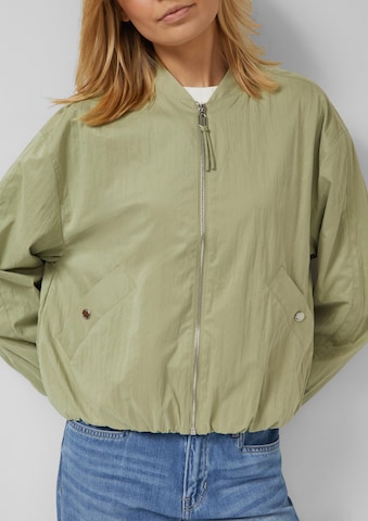 s.Oliver Φθινοπωρινό και ανοιξιάτικο μπουφάν σε πράσινο