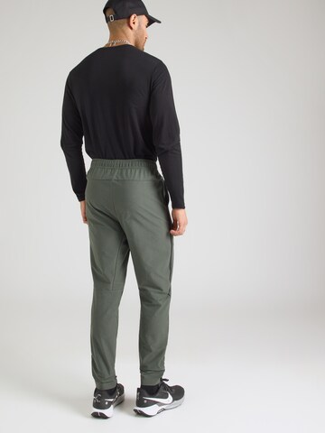 Effilé Pantalon Nike Sportswear en vert