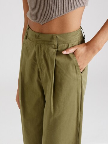 Dorothy Perkins Široke hlačnice Hlače z naborki | zelena barva
