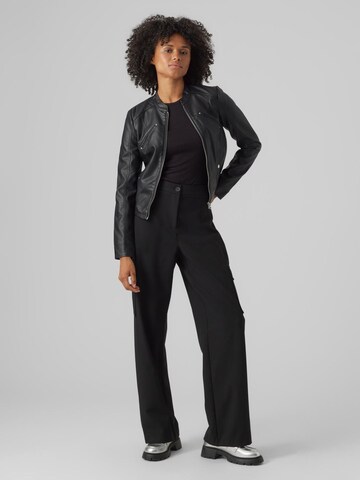Veste mi-saison 'Giacche' VERO MODA en noir