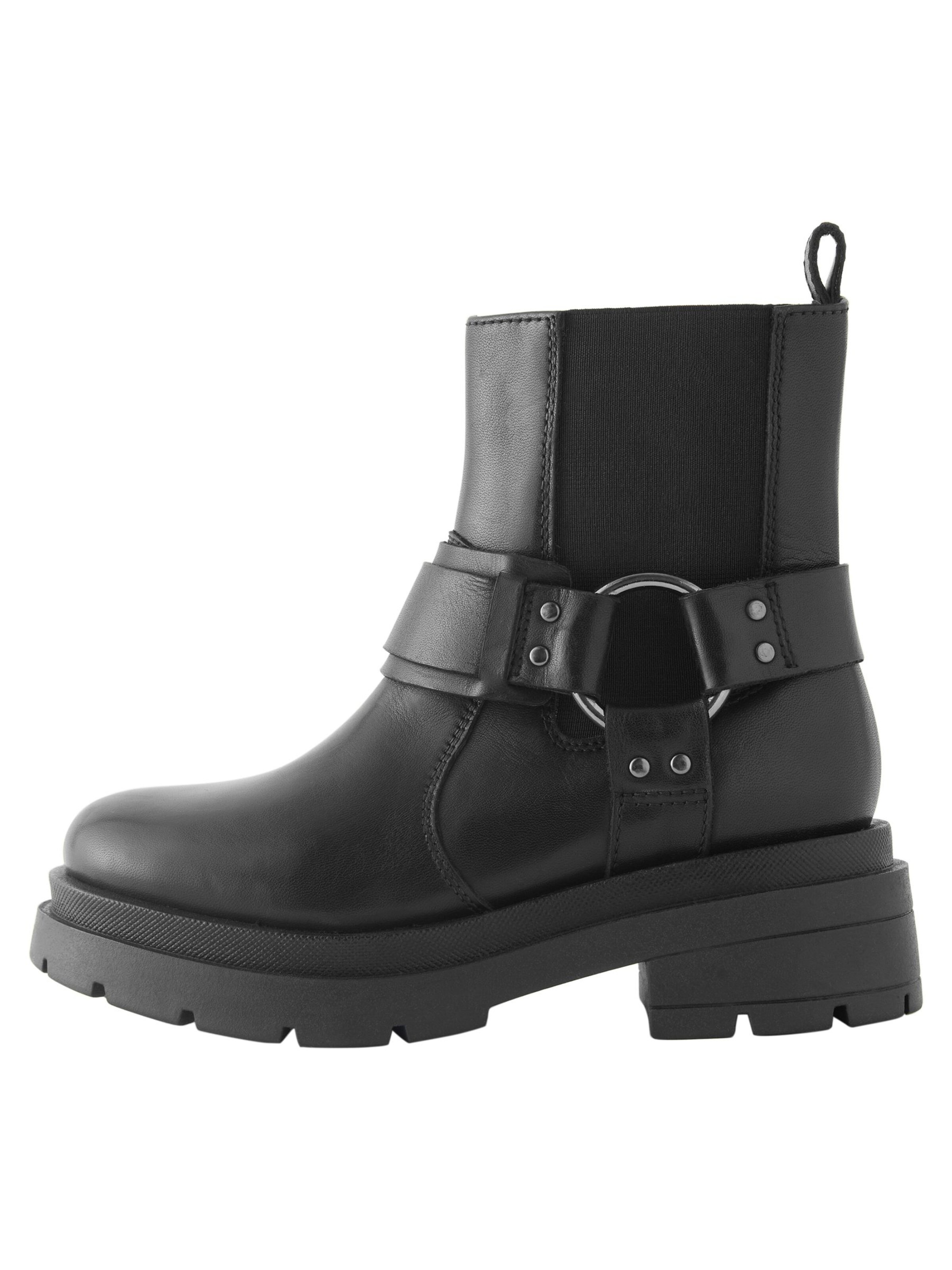 Next Boot in Black: front