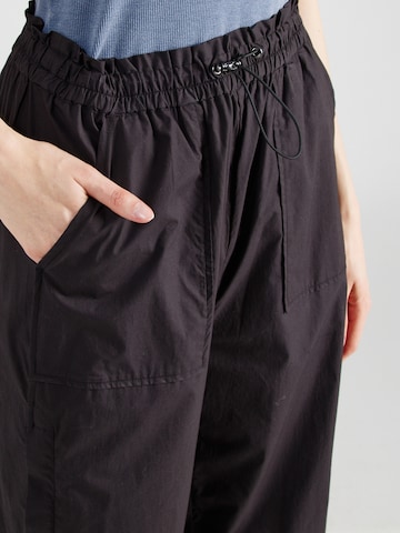 InWear - Perna larga Calças 'Pinja' em preto