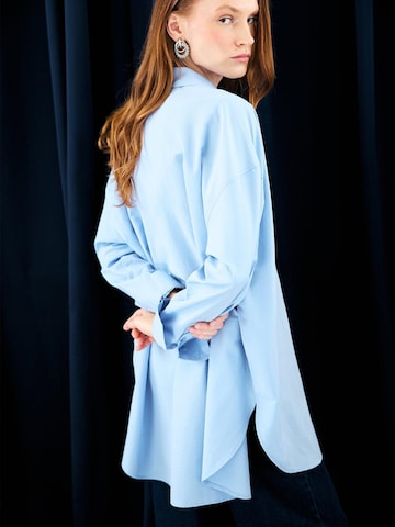 Touché Privé - Camiseta 'Oversized Poplin Shirt' en azul