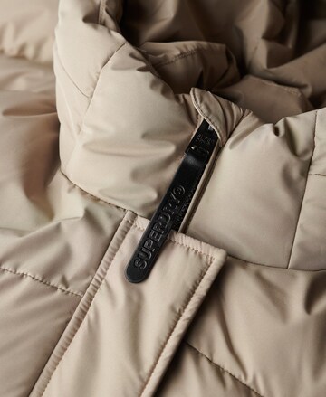 Superdry Tussenjas in Beige
