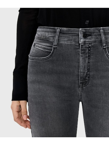 MAC Bootcut Jeans in Grau