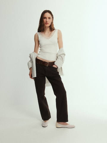 The Set Regular Jeans in Brown: front