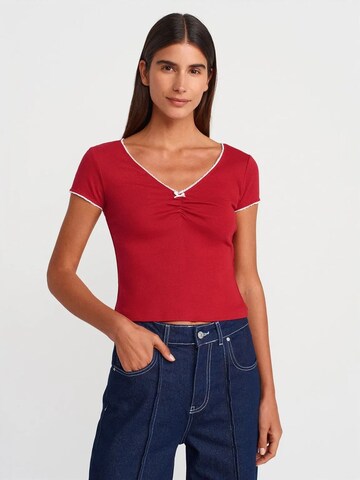 Dilvin Shirt in Rood: voorkant