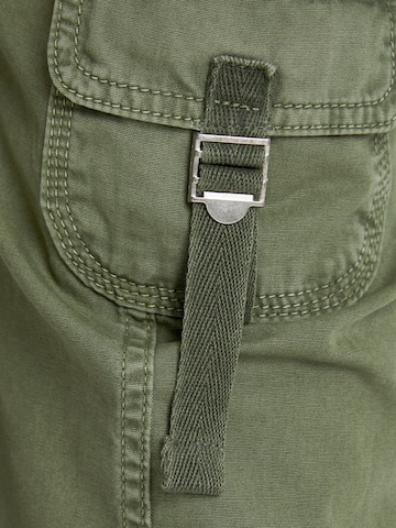 Bershkaregular Cargo hlače - zelena boja