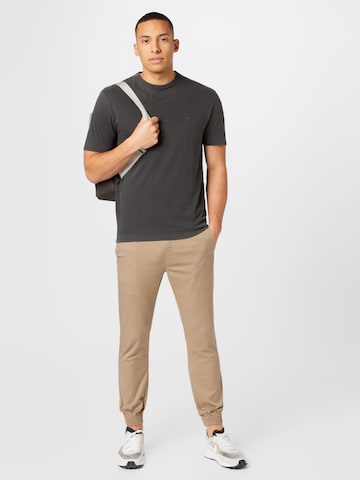 Volcom - Tapered Pantalón 'Frickin' en beige