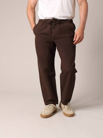 Deeluxe Regular Broek 'Turbo' in Bruin: voorkant